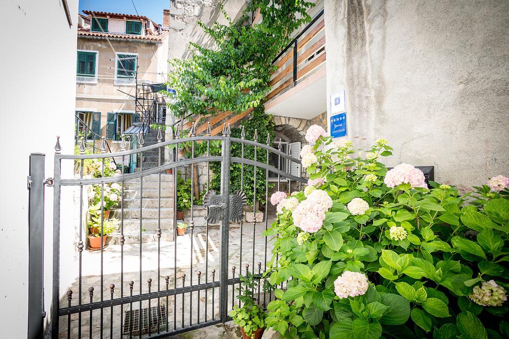 Apartments Sara Хвар Экстерьер фото