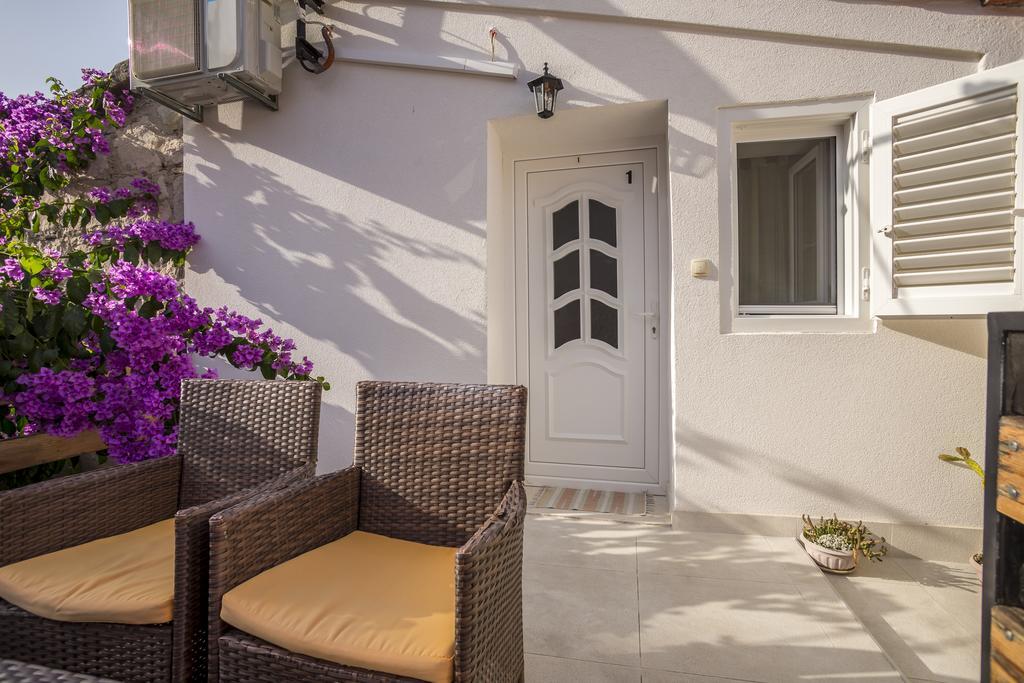 Apartments Sara Хвар Экстерьер фото