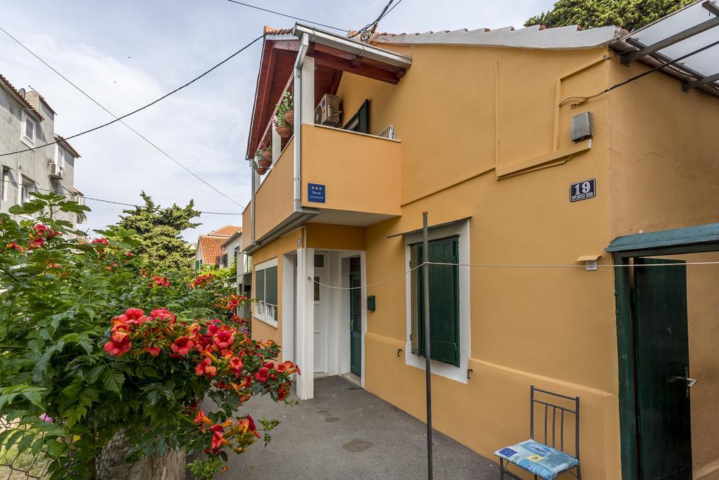 Apartments Sara Хвар Экстерьер фото